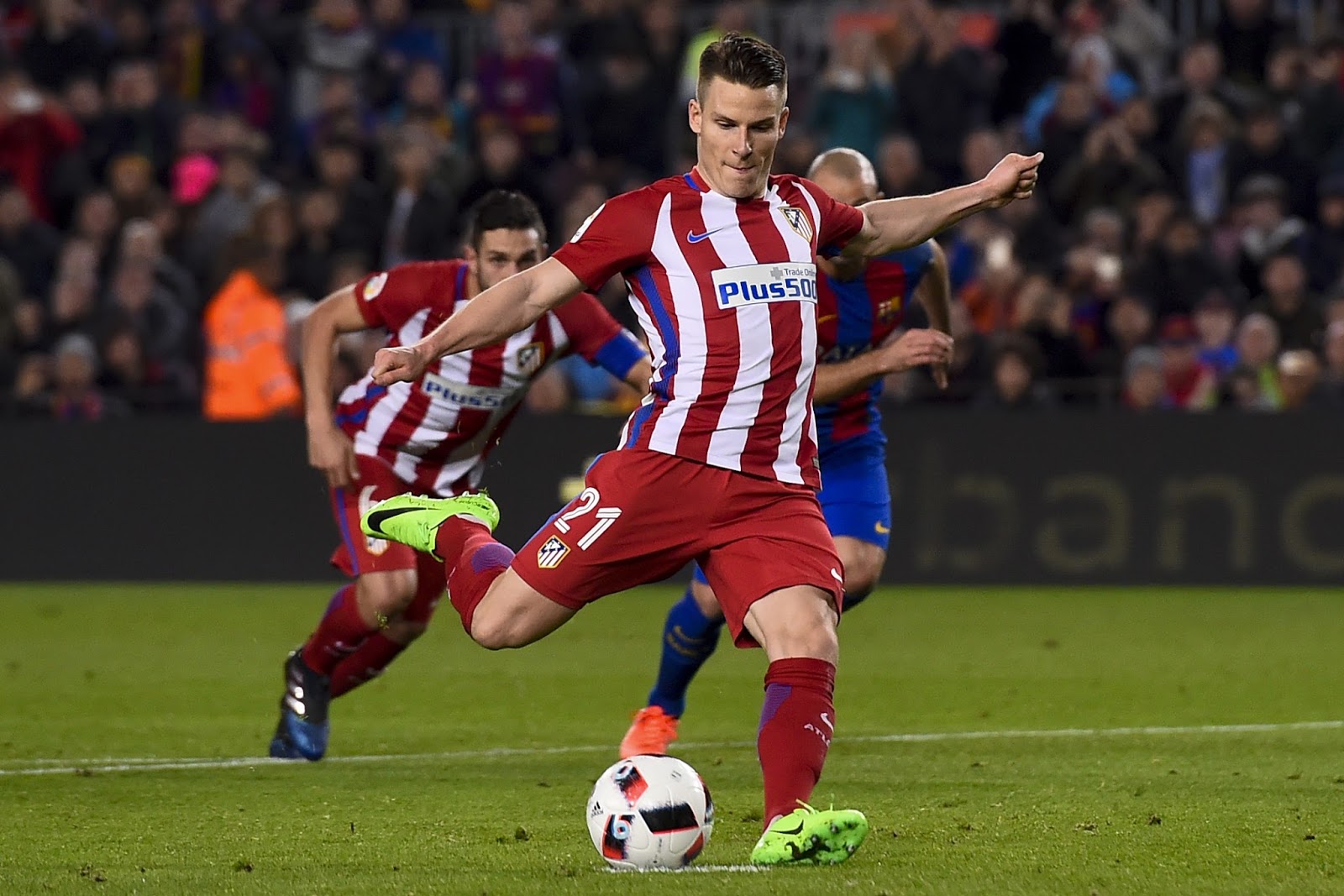 Gameiro desperdiçou pênalti antes de se redimir (Foto: Josep Lago/AFP) Gameiro desperdiçou pênalti antes de se redimir (Foto: Josep Lago/AFP)