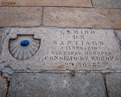 Piedra azul traída desde Ruesta hasta el centro de la Plaza del Obradoiro