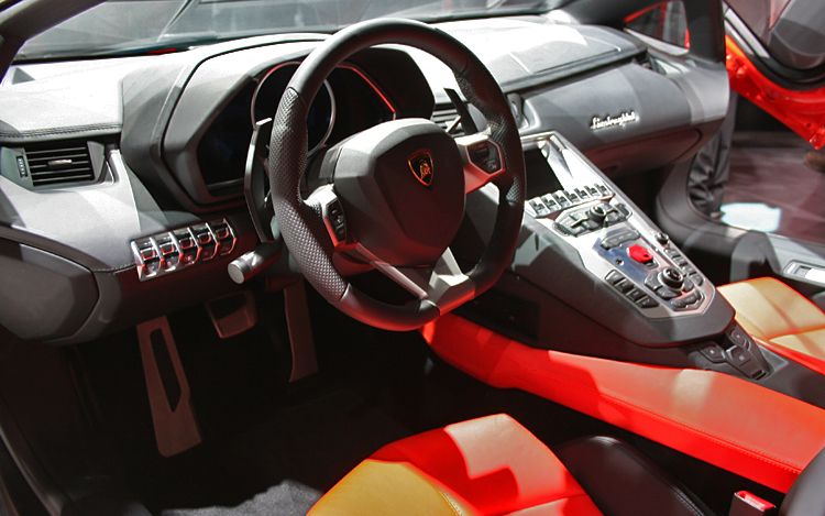 Ламборгини мурселаго трансмиссия. Коробка ламборгини. Lamborghini transmission. Lamborghini huracan evo 2021 салон. Коробка ламборгини.