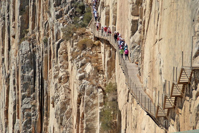 origine photo : https://www.euroweeklynews.com/news/on-euro-weekly-news/costa-del-sol-malaga/146549-head-for-heights-caminito-del-rey-2018-online-tickets-go-on-sale