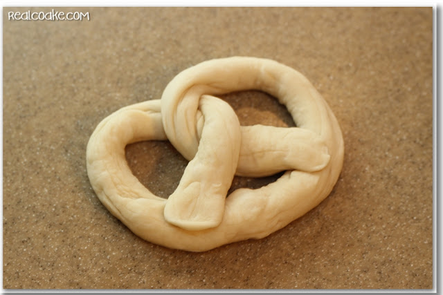 Yummy Soft Pretzel Recipe! Delicious and easy to make snack or treat. #Recipe #Pretzels #Snack #RealCoake