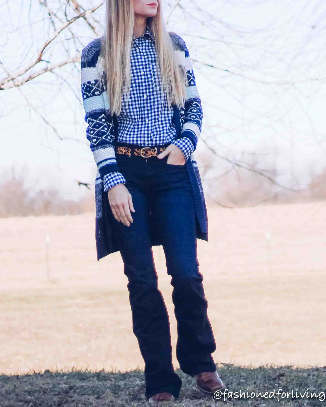 square toe cowboy boots outfit with trouser jeans and long cardigan 