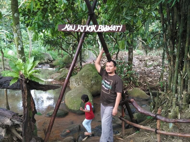 Taman Wisata 1000 Batu Lampung