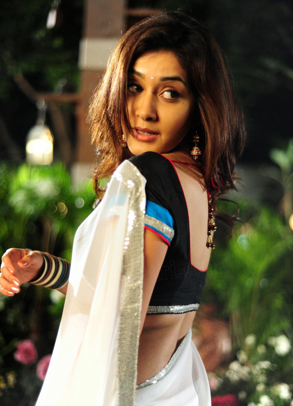 Tamil Actr Team: Rashi Khanna Hot Photos In Transparent Saree