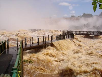 Cataratas do Iguaçu em período de cheia Cataratas do Iguaçu em período de cheia