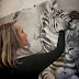Intricados murales de animales hechos solamente con lápiz.