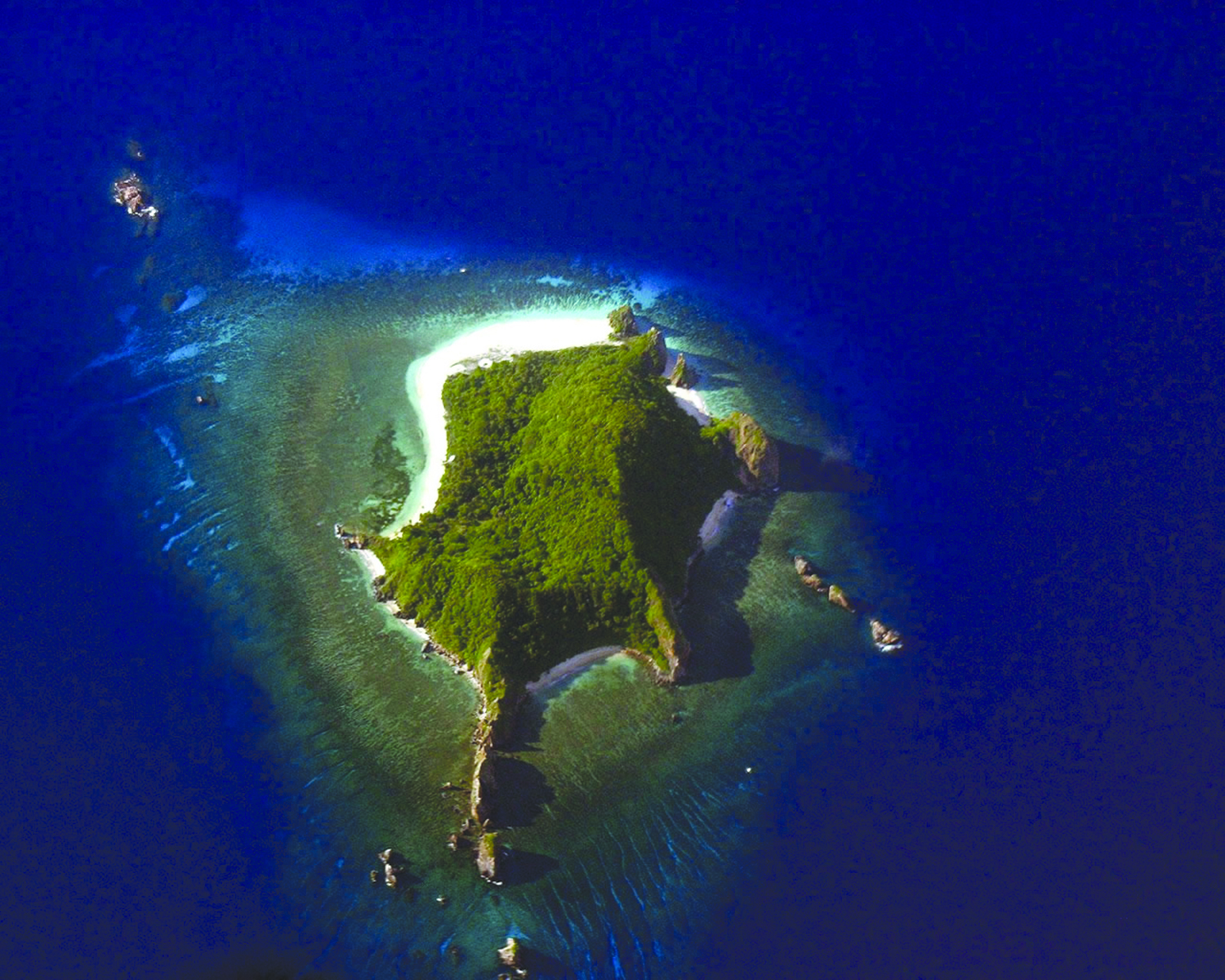 Остров человек в океане
