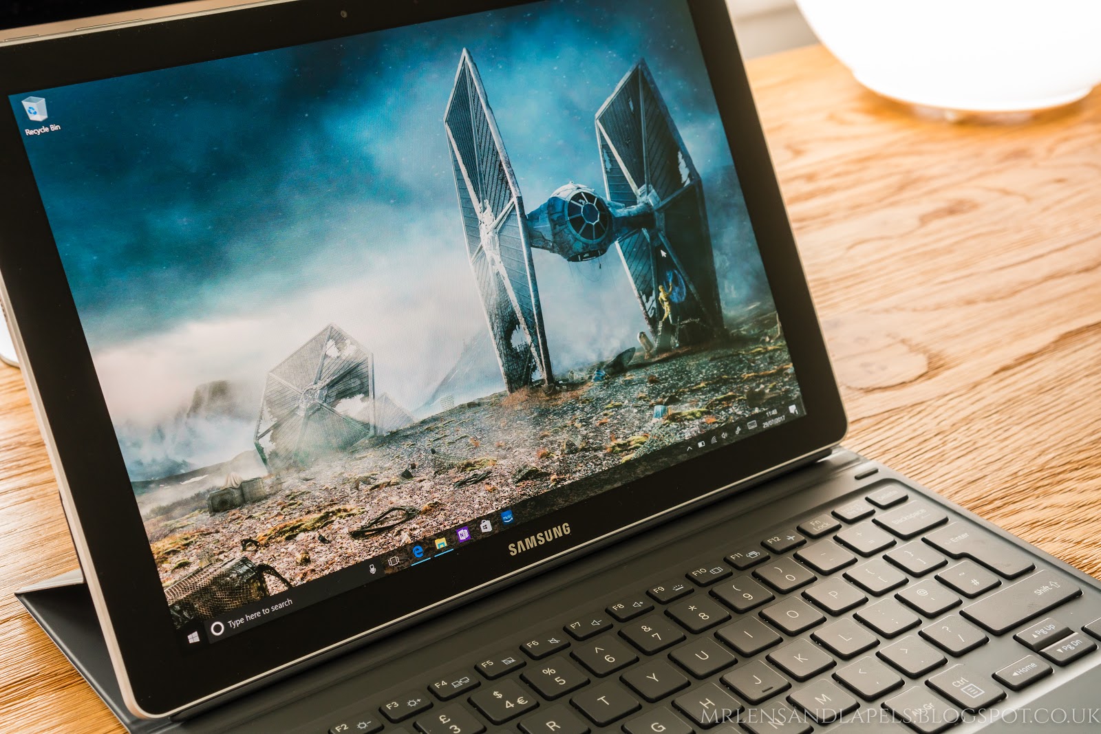 Samsung Galaxy Book keyboard dock display screen Samsung Galaxy Book keyboard dock display screen