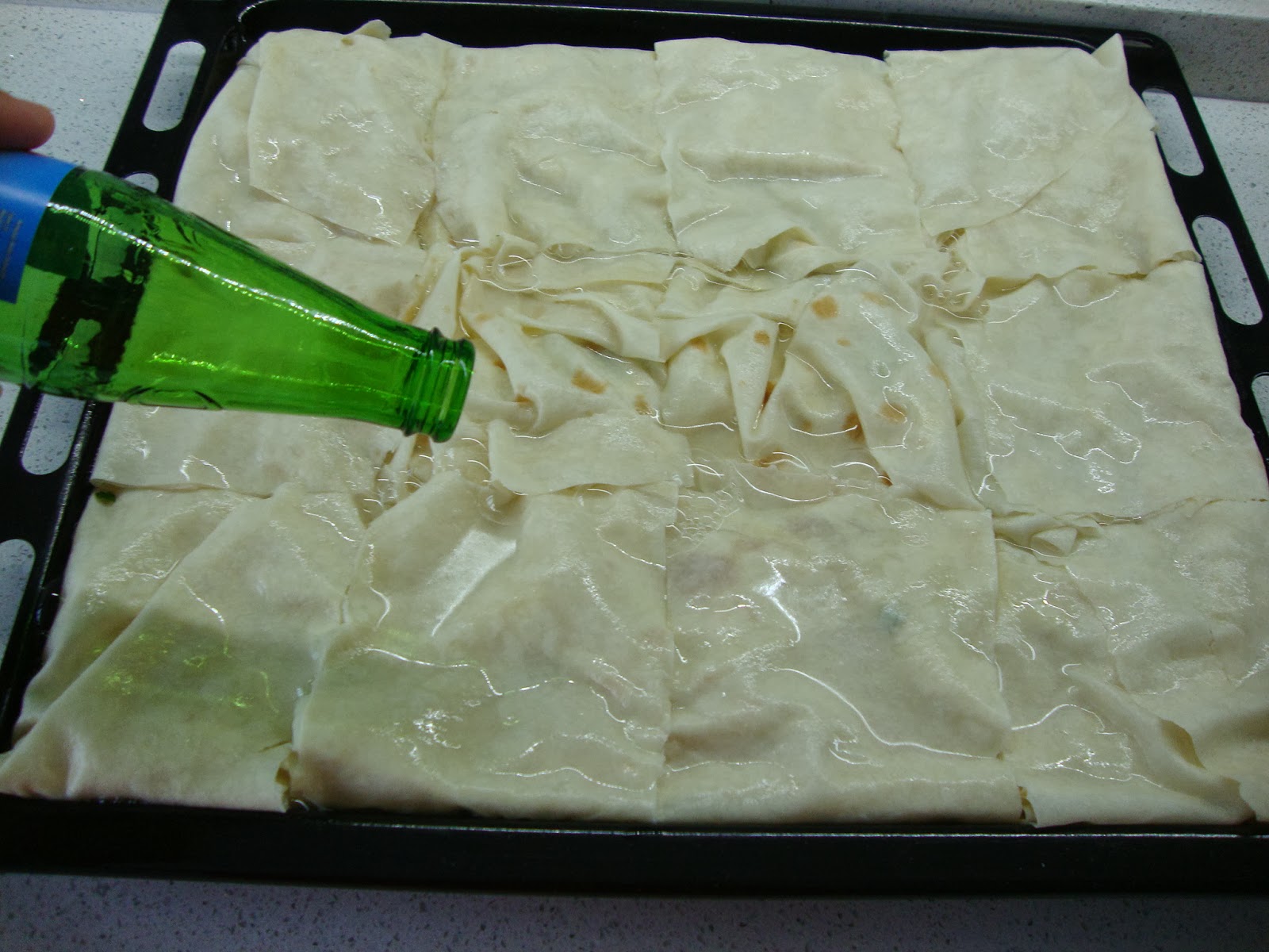 börek üzerine ne sürülür