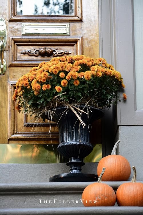 FOCAL POINT STYLING DECORATING WITH URNS FOR AUTUMN & THANKSGIVING