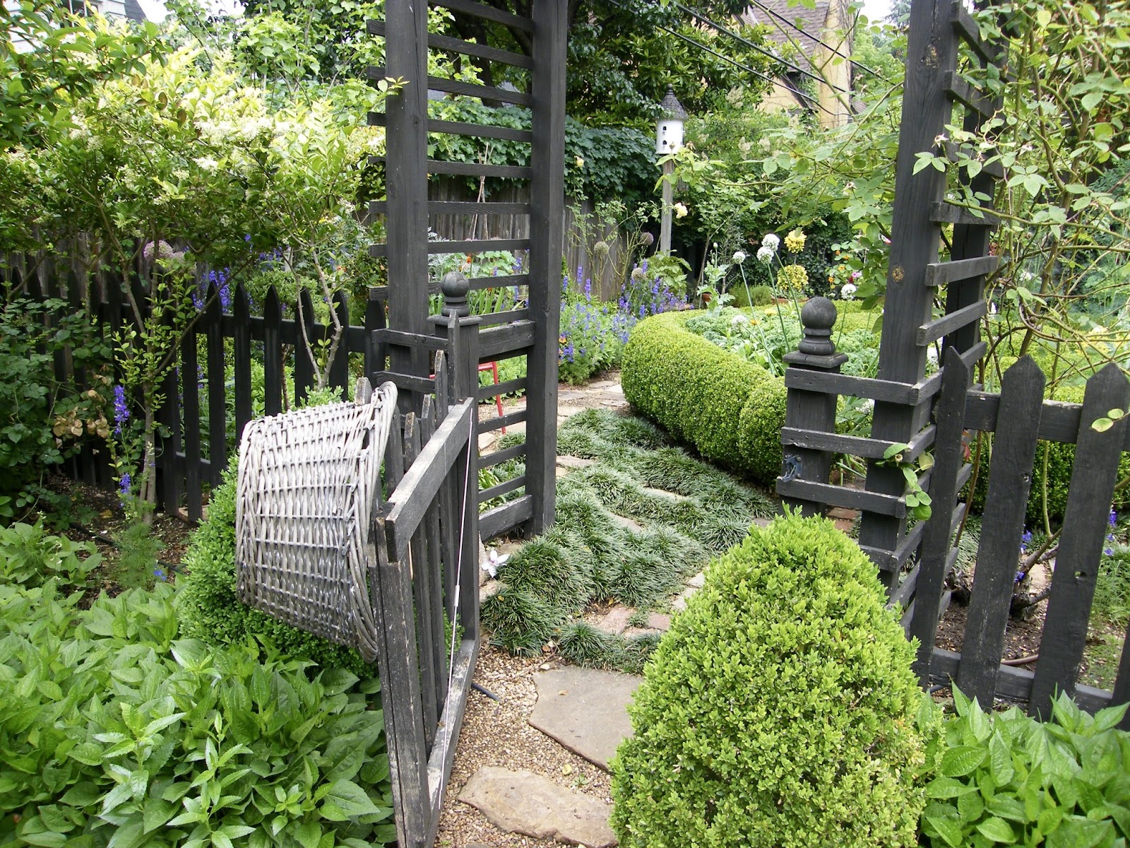 P O T A G E R: 5 Ways to Use Gravel in Your Landscape and Garden