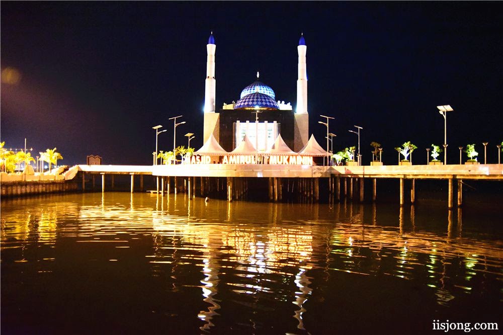 floating mosque makassar indonesia