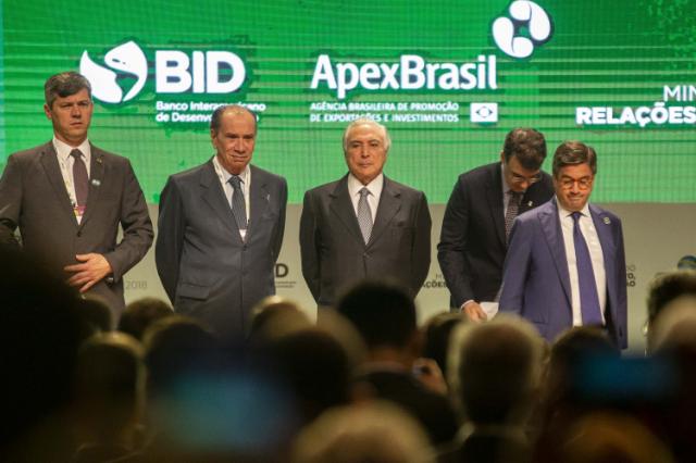 'Zero possibilidade de intervenção militar', diz Temer a estrangeiros