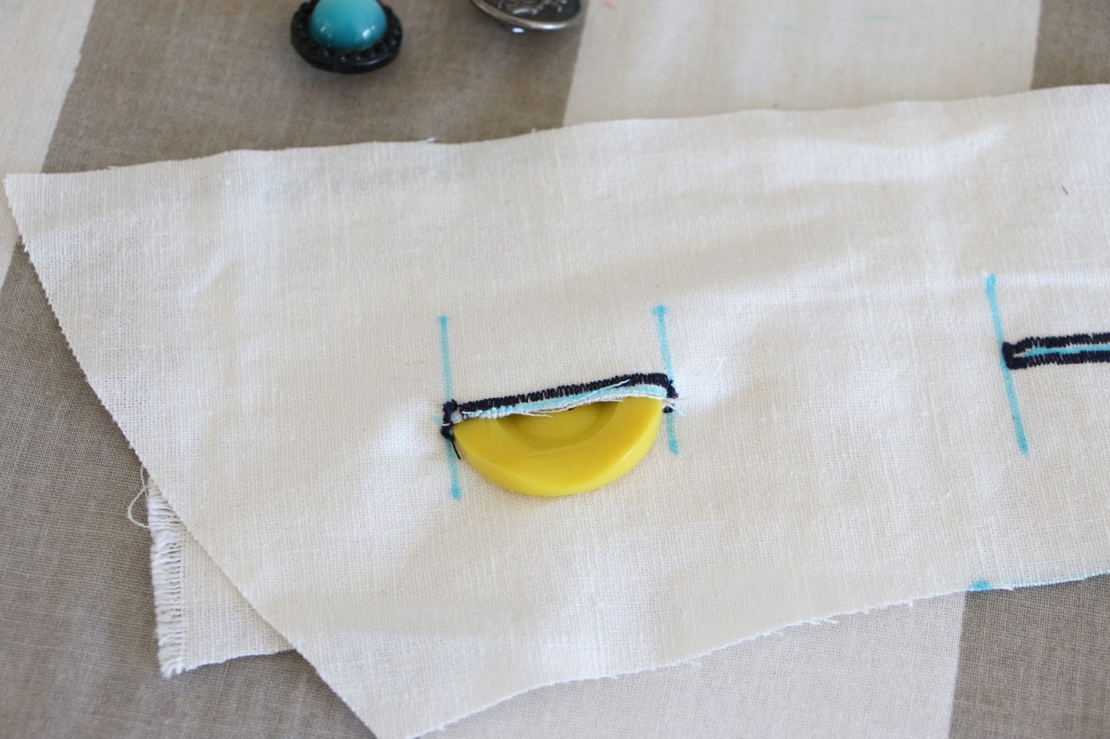 How to Sew a Buttonhole Without a Special Foot! Palindrome Dry Goods