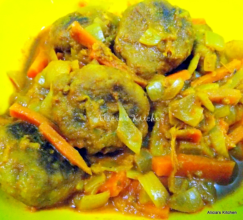 Antara's Kitchen: Kacha Kela Kofta Curry