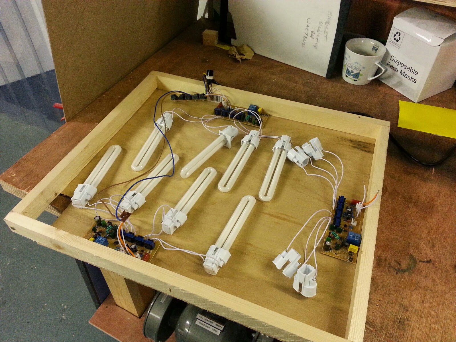 Nerd Club Creating a screen printing UV exposure unit from acrylic