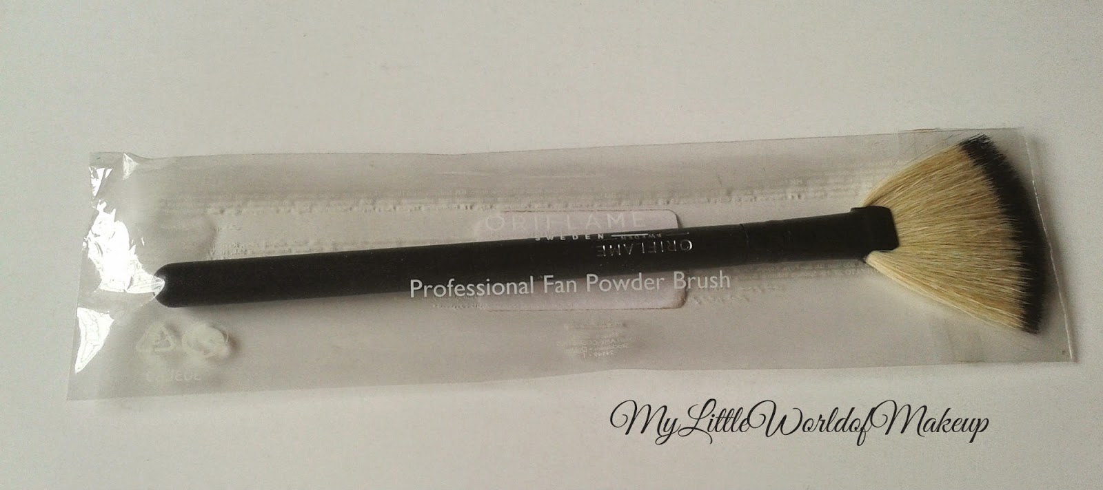 Oriflame Professional Fan Powder Brush Review