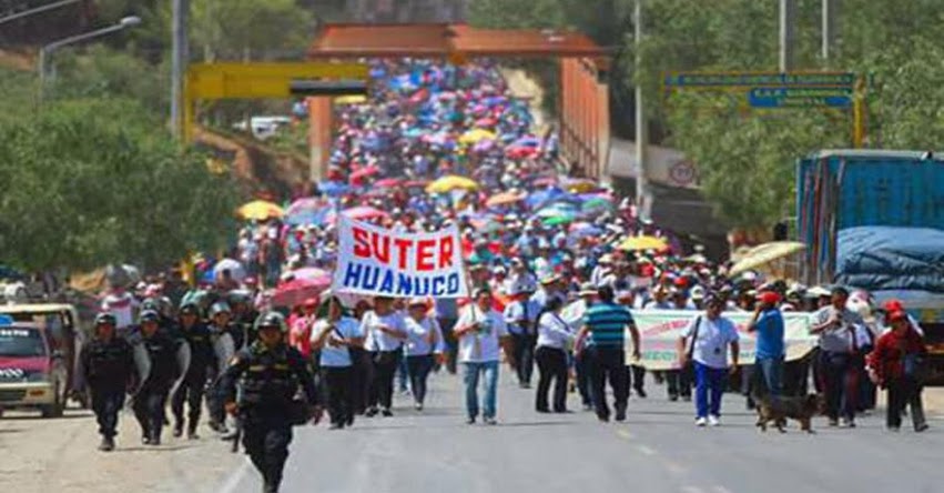 Docentes de Huánuco siguen en protesta Docentes de Huánuco siguen en protesta