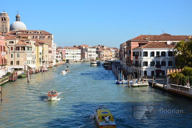 Transport publiczny w Wenecji stanowią tramwaje wodne – Vaporetto będące jedynym środkiem komunikacji publicznej w mieście.