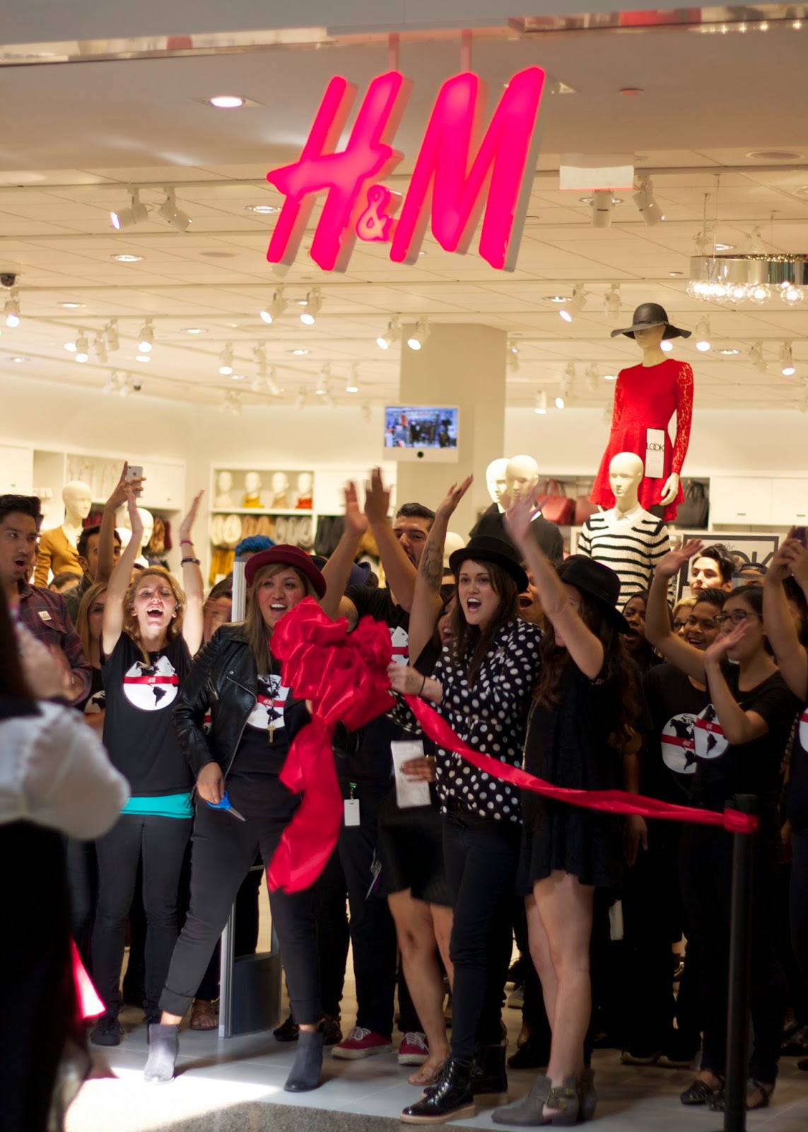 Join me at Grand Opening of H&M Outlets at the Border!