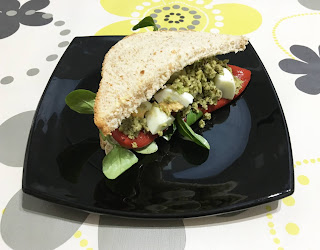 Vegetable sandwich with avocado