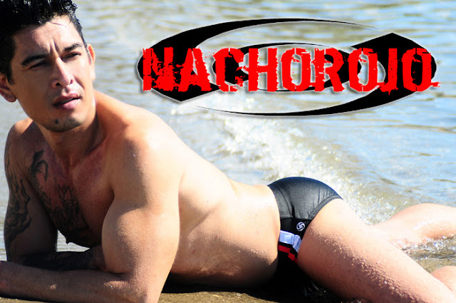 PORTAFOLIO DE NACHO ROJO FOTOGRAFO PARA ESCORTS escort masculino en la orilla de la playa