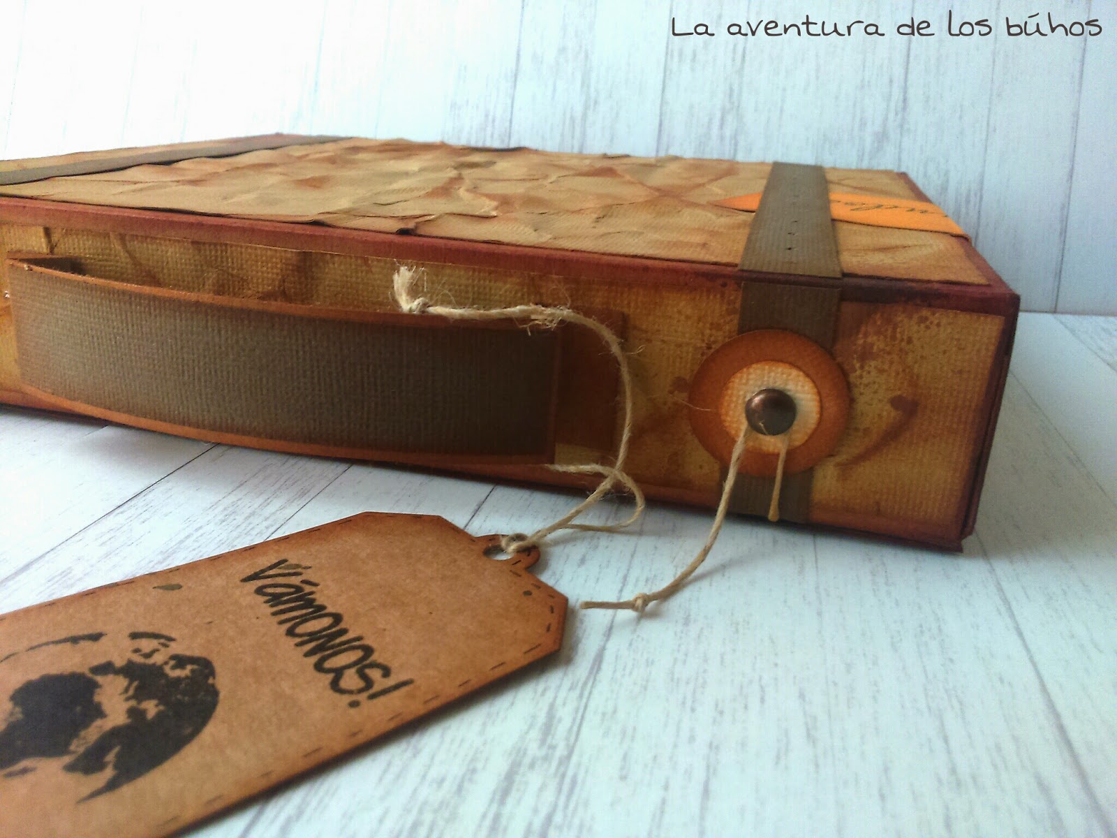La aventura de los búhos Caja maleta de viaje, regalo despedida