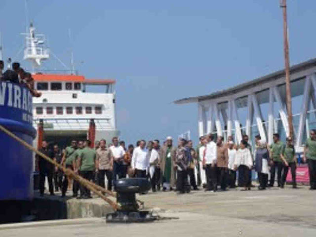Presiden Jokowi Ingin Pelabuhan Sibolga Jadi Pelabuhan Ekspor CPO Presiden Jokowi Ingin Pelabuhan Sibolga Jadi Pelabuhan Ekspor CPO