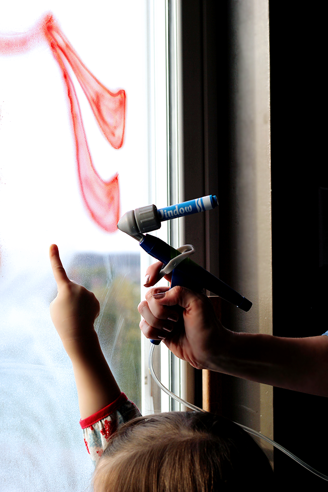 Bubby and Bean ::: Living Creatively: A Holiday Window Art Project