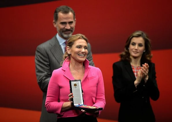 Queen Letizia wore HUGO BOSS FS-Jesila Fashion Blazer, Queen Letizia wore Carolina Herrera Blouse, HUGO BOSS Medium Bespoke Bag