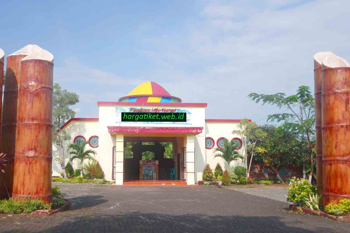 Tiket Masuk Pemandian Kolam Renang Bale Kambang Mojokerto ...