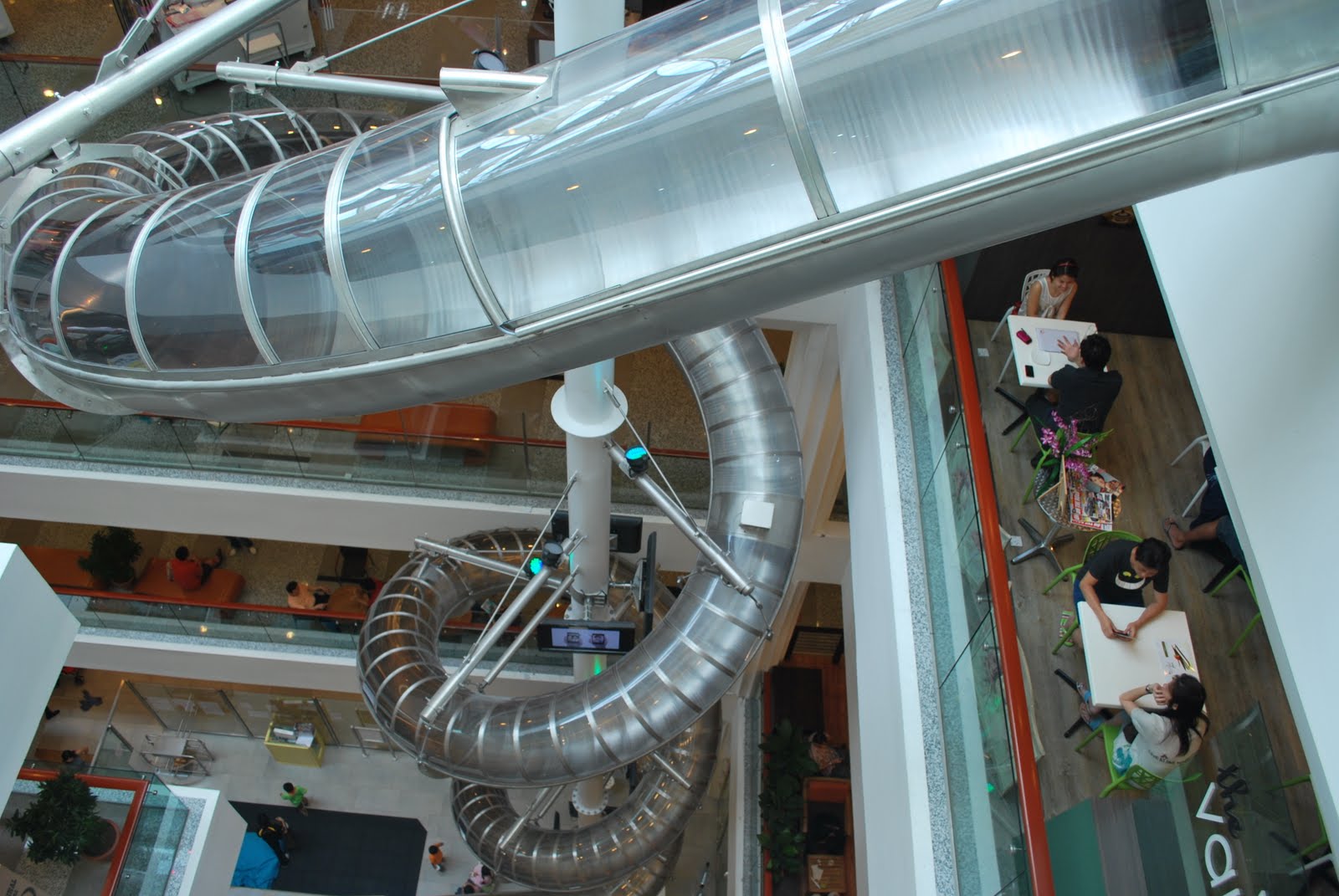 Jom cuba 'Indoor Spiral Tube Slide'