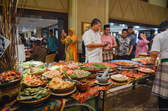 Lebih 120 jenis hidangan lazat termasuk gerai yang disediakan oleh Hotel Ancasa & SPA Kuala Lumpur buffet ramadan Hotel Ancasa & SPA Kuala Lumpur
