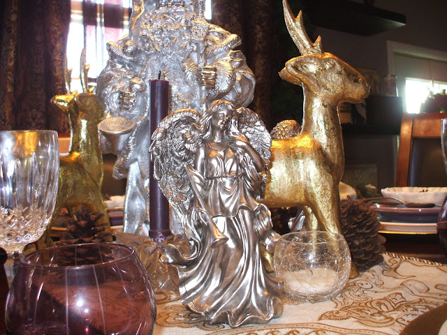 Silver, gold and white christmas tablescape