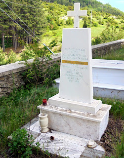 το ταφικό μνημείο του Νίκου Τζιάφη στη Βλάστη