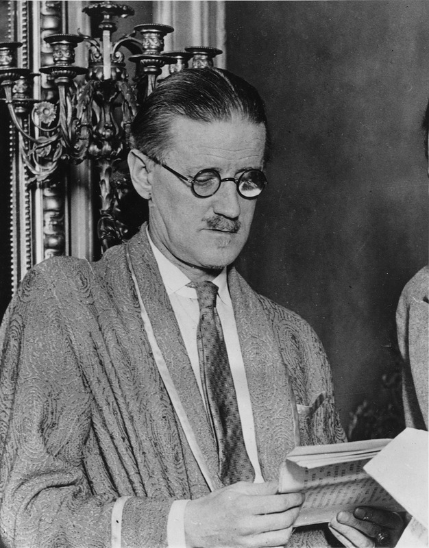 james joyce 1 james joyce (1882-1941) eveline (1914) she sat at the window watching the evening invade the avenue her head was leaned against the window curtains and in her nostrils was the odour of dusty cretonne. james joyce 1 james joyce (1882-1941) eveline (1914) she sat at the window watching the evening invade the avenue her head was leaned against the window curtains and in her nostrils was the odour of dusty cretonne.