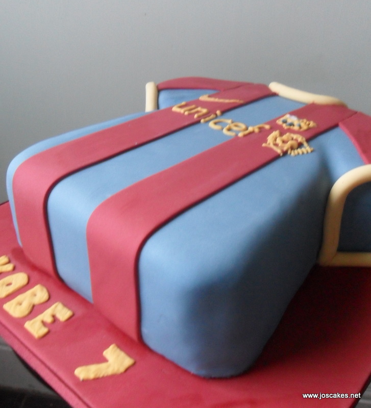 Jo's Cakes: Barcelona FC Football Shirt Cake
