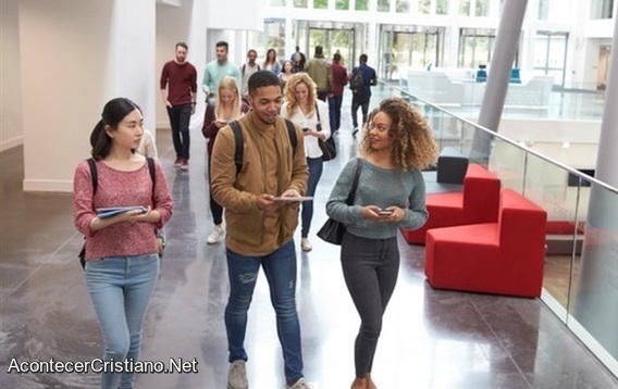 Ministerios cristianos se unen para llevar el Evangelio a universidades Compartir el Evangelio en universidad