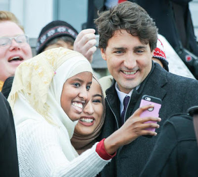 Trudeau selfie with veiled Muslim women