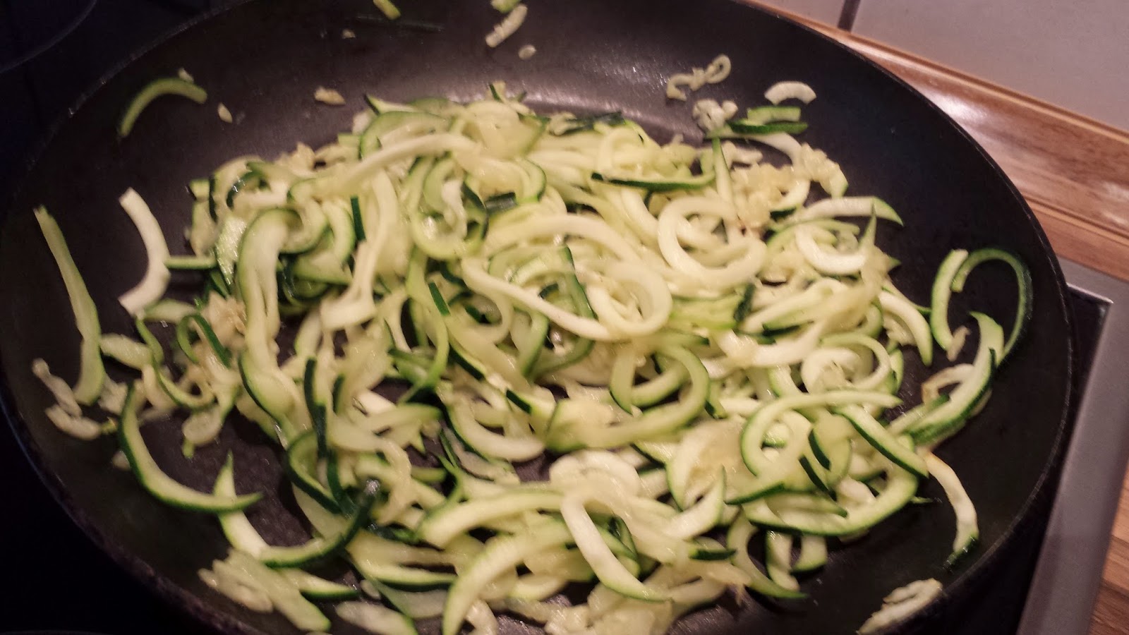 Jeannette&amp;#39;s Low Carb Rezepte: Zucchini Nudeln mit Champignons &amp; Schmand