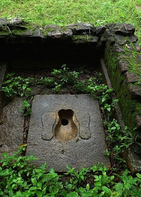 первый в мире на Земле древнейший туалет и унитаз с водяным сливом