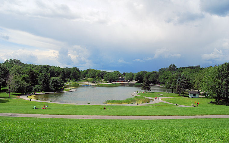 Lago en la cima del Mont-Royal by José Luis Ávila Herrera