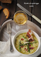 Risotto de espárragos verdes con crujiente de jamón ibérico y lascas de parmesano