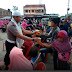 Satlantas Aceh Besar Bagi-bagi Menu Buka Puasa Gratis