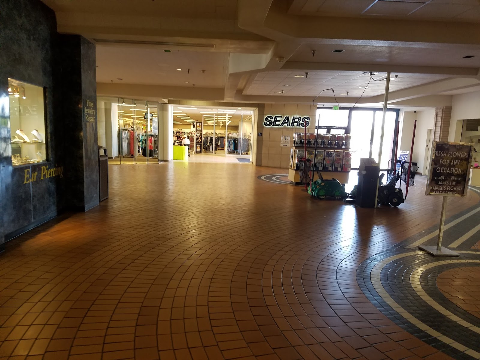 Can Manchester Center Mall be saved? Stop and Move