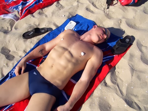 Bruntte and blonde threesome Is brent barrett gay
