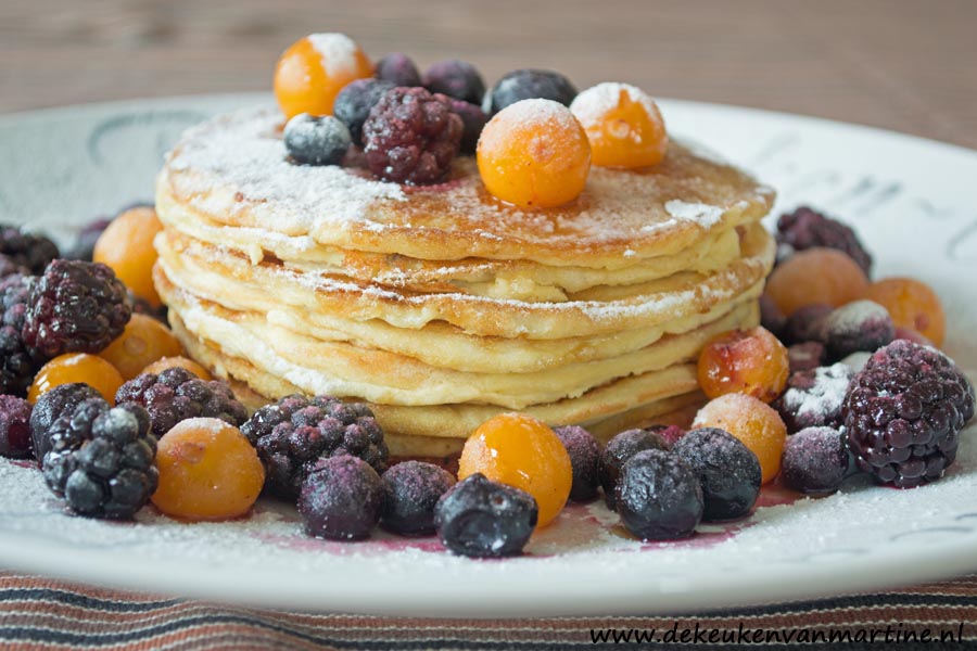 Sint Pannekoek Romige koolhydraatarme pannenkoekjes met vers fruit Sint Pannekoek Romige koolhydraatarme pannenkoekjes met vers fruit