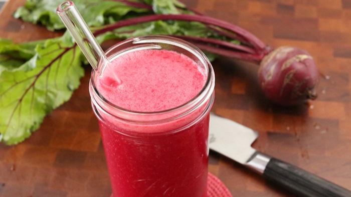Jus untuk menambah darah yang terbuat dari buah bit Jus untuk menambah darah yang terbuat dari buah bit