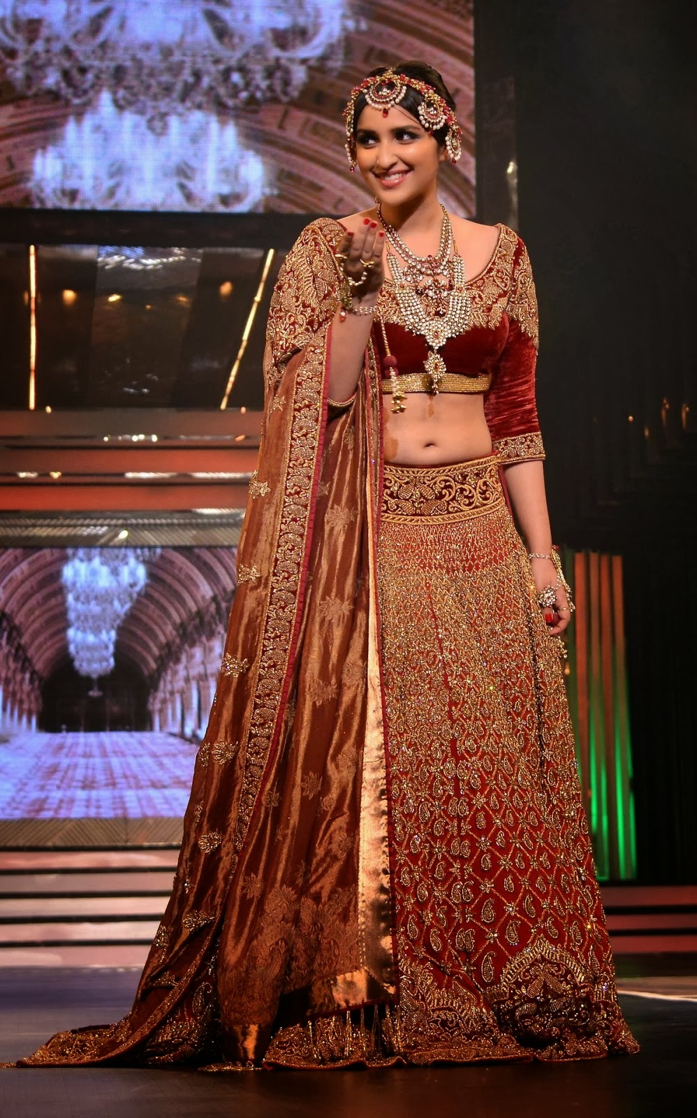 Latest Bollywood News, Gossips and Most Boldest and Hot Photos of