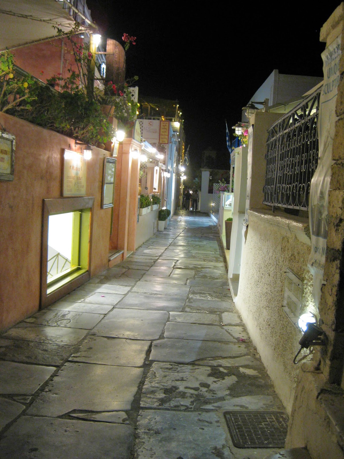 Santorini - The main walk way clears up pretty early at night